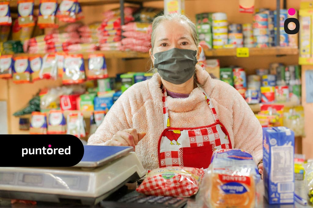 Tiendas de barrio utilizando soluciones digitales de Puntored.